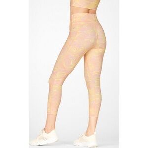 NWT Fabletics HIGH-WAISTED PRINTED POWERHOLD® CAPRI Marble/Lemon Crème Sz Large